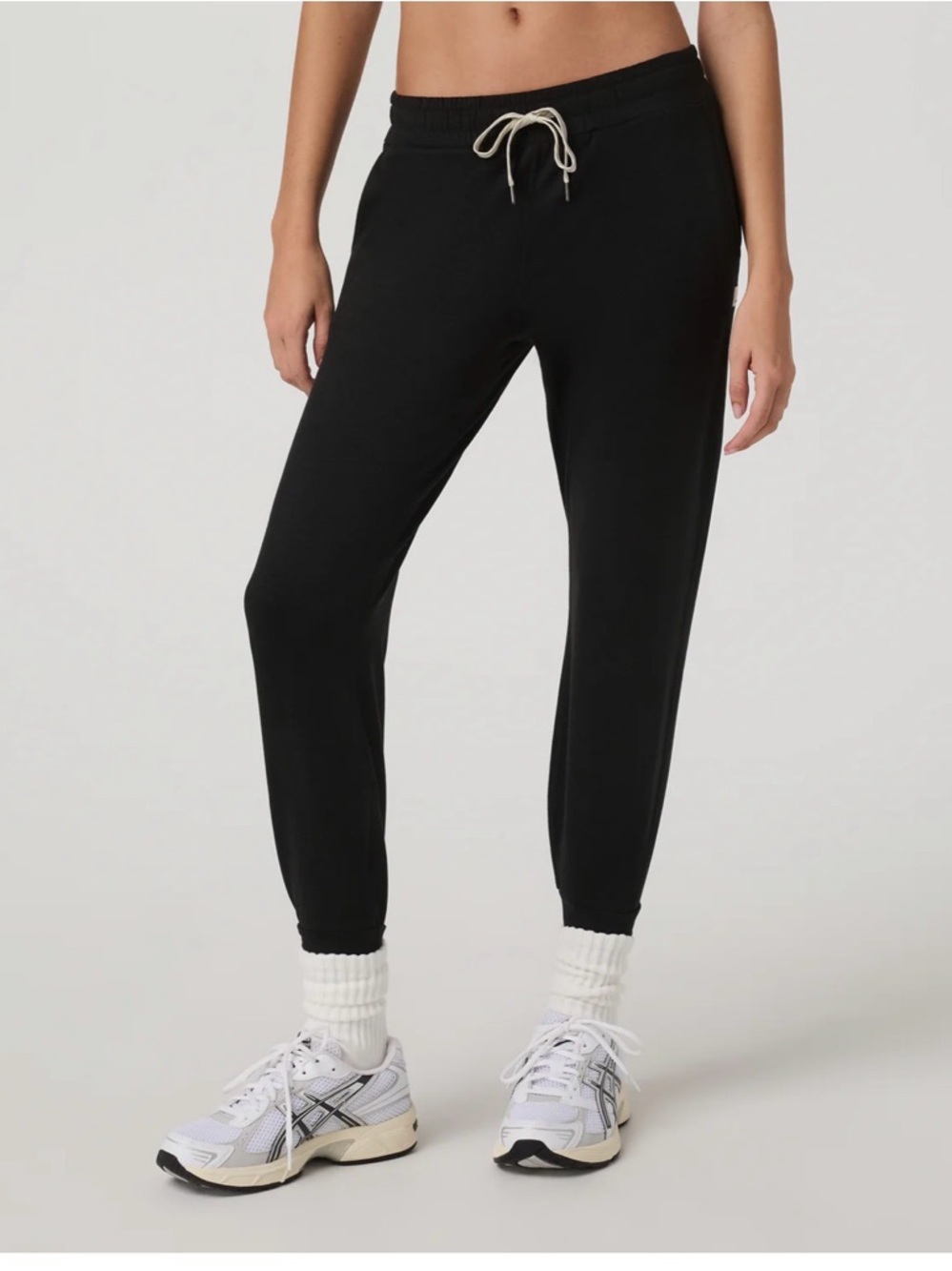 Vuori Performance joggers size small. - Picture 6 of 6